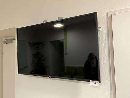 LG TV Ger�t, mit Wandhalterung, Diagonale 106cm