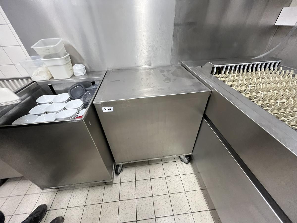 Tablettstapler 60/60/90 cm