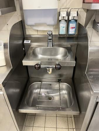 Hygienestation ca. 60/60/110 cm in Edelstahlausf�hrung