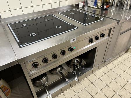 Edelstahl-Kochstation Elektro mit 6 Platten 120/90 cm