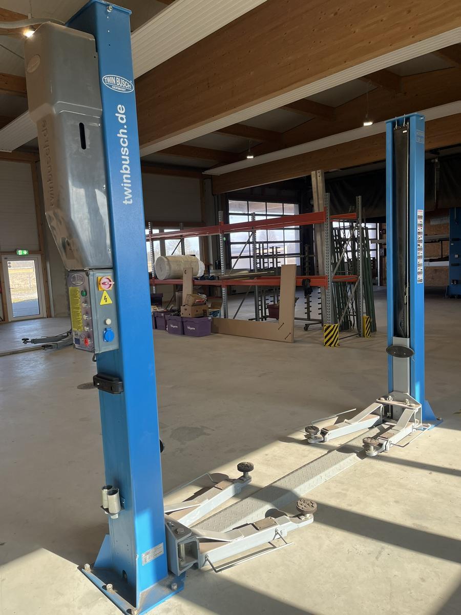 TWINBUSCH 2-S&auml;ulenhebeb&uuml;hne, Baujahr 2021 - Topzustand, 4200 kg?d=2026-03-07 05:05:42