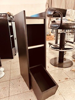 Beistelltisch f&uuml;r Spielautomat, schwarz, ca. H&ouml;he 93cm, L&auml;nge 27cm, Tiefe 40cm?d=2026-03-10 14:27:46