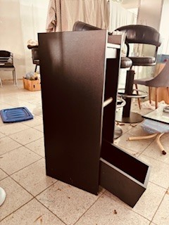 Beistelltisch f&uuml;r Spielautomat, schwarz, ca. H&ouml;he 93cm, L&auml;nge 27cm, Tiefe 40cm?d=2026-03-10 14:27:19