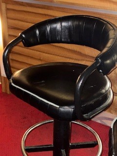 4 Stk. Barhocker mit Fu&szlig;st&uuml;tzen?d=2026-03-10 14:28:39