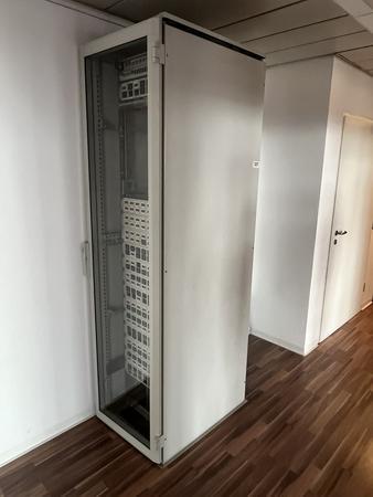 RITTAL Serverschrank DK 7680 60/80/220 cm mit Inhalt