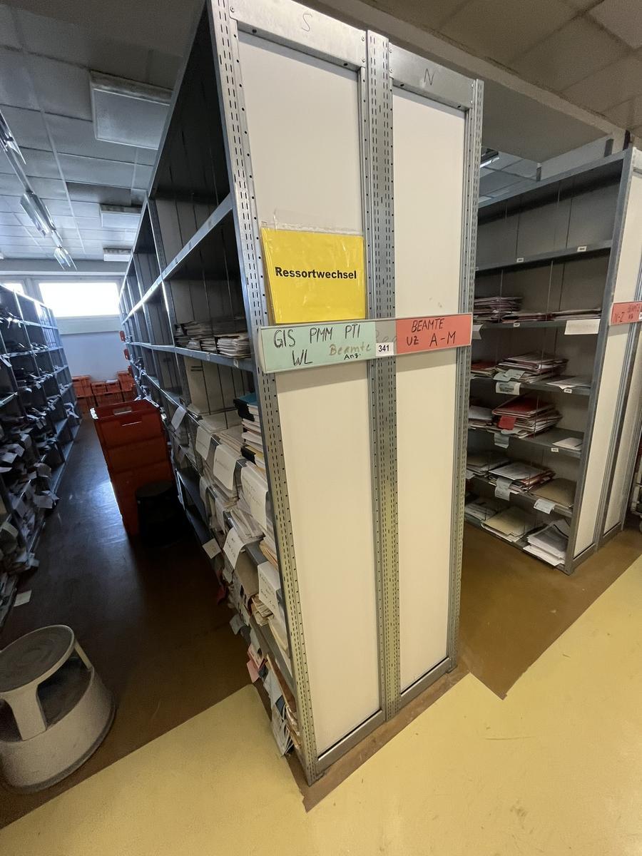 8.4 Laufmeter Doppelregale 40/40 breit, 225 cm hoch 6 Fachebene