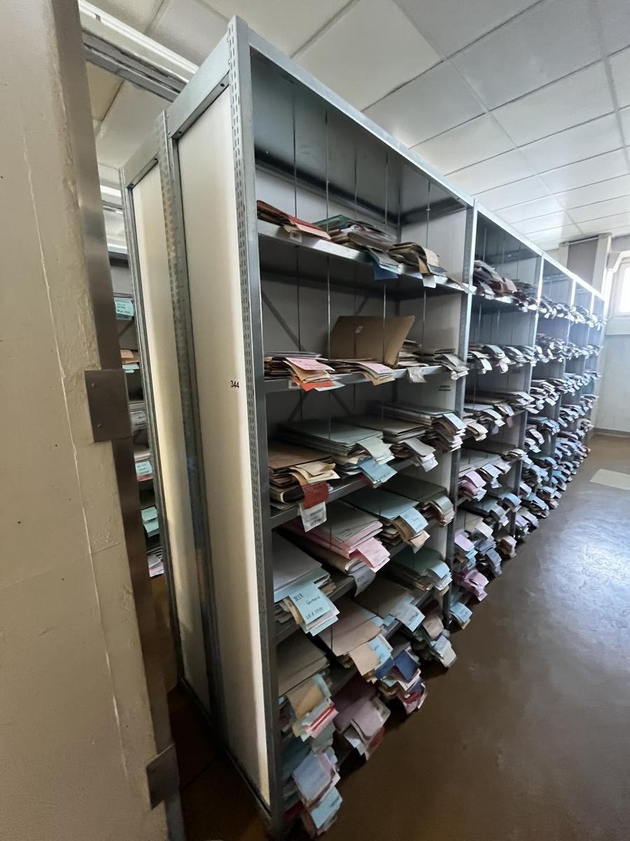 6  Laufmeter Doppelregale 40/40 breit, 225 cm hoch 6 Fachebene