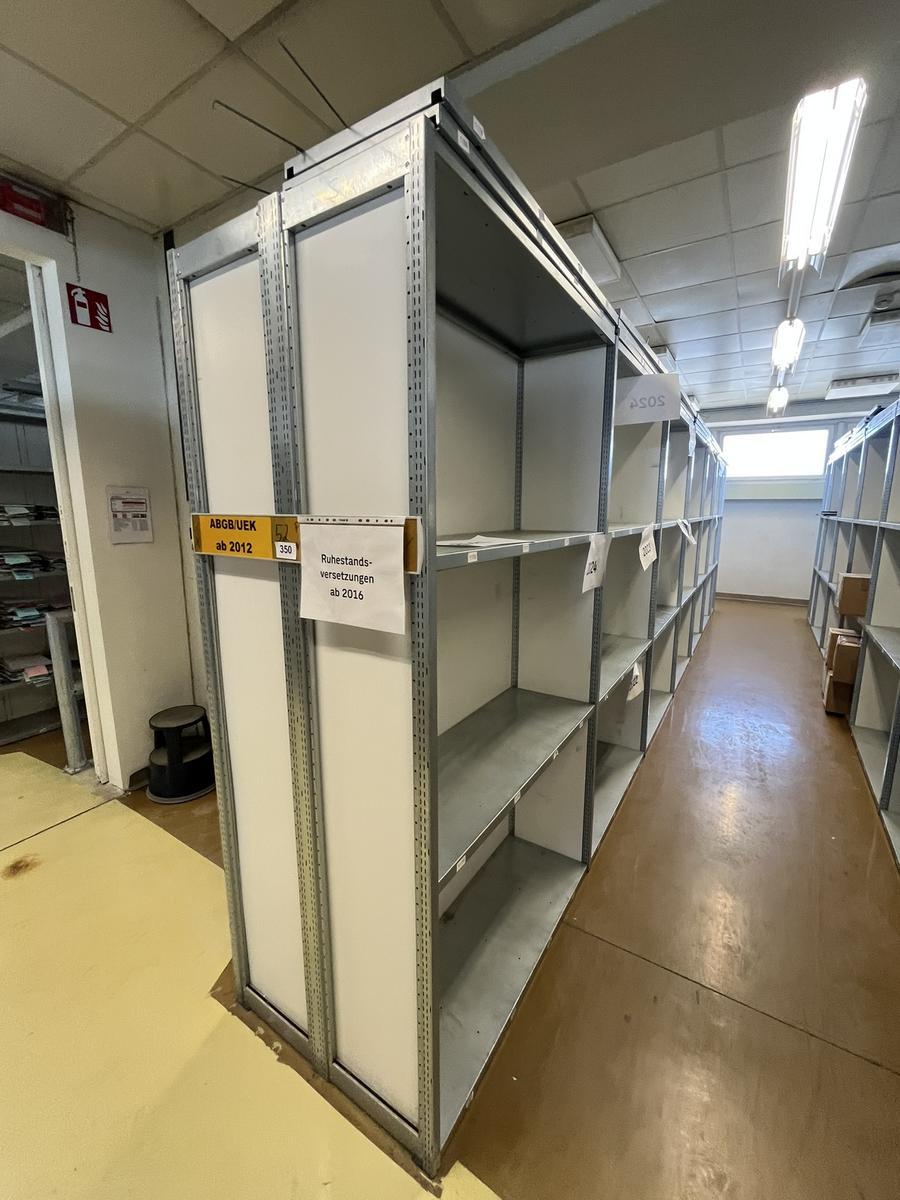 8.4 Laufmeter Doppelregale 40/40 breit, 225 cm hoch 6 Fachebene