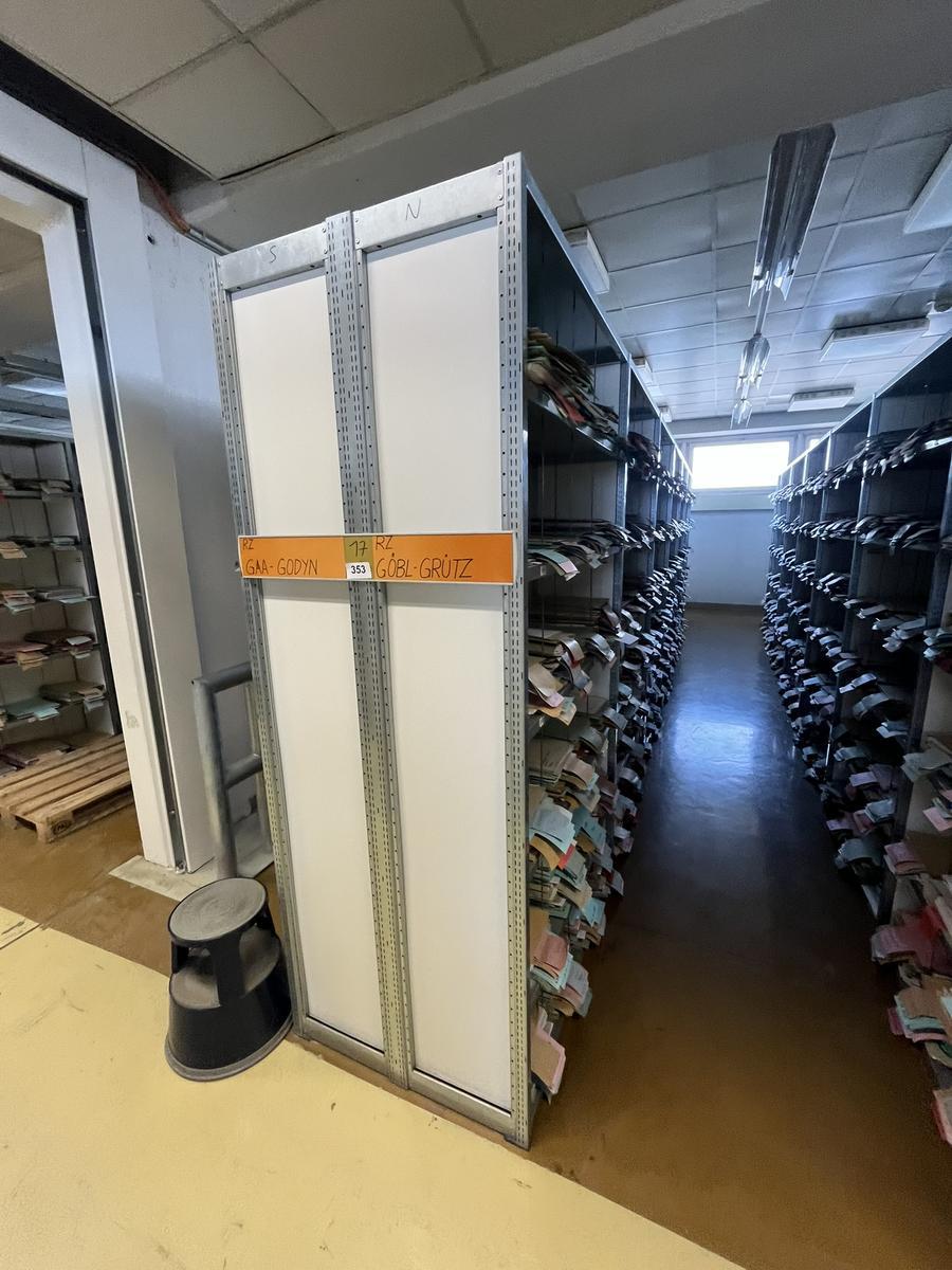 8.4 Laufmeter Doppelregale 40/40 breit, 225 cm hoch 6 Fachebene?d=2026-03-10 22:40:42