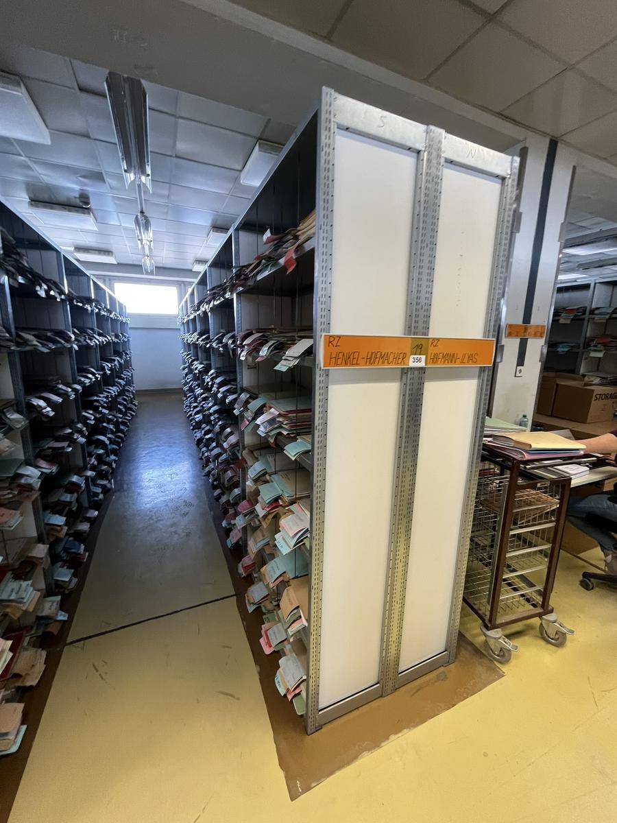 8.4 Laufmeter Doppelregale 40/40 breit, 225 cm hoch 6 Fachebene?d=2026-03-10 22:32:32