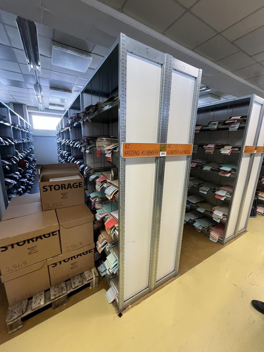 8.4 Laufmeter Doppelregale 40/40 breit, 225 cm hoch 6 Fachebene