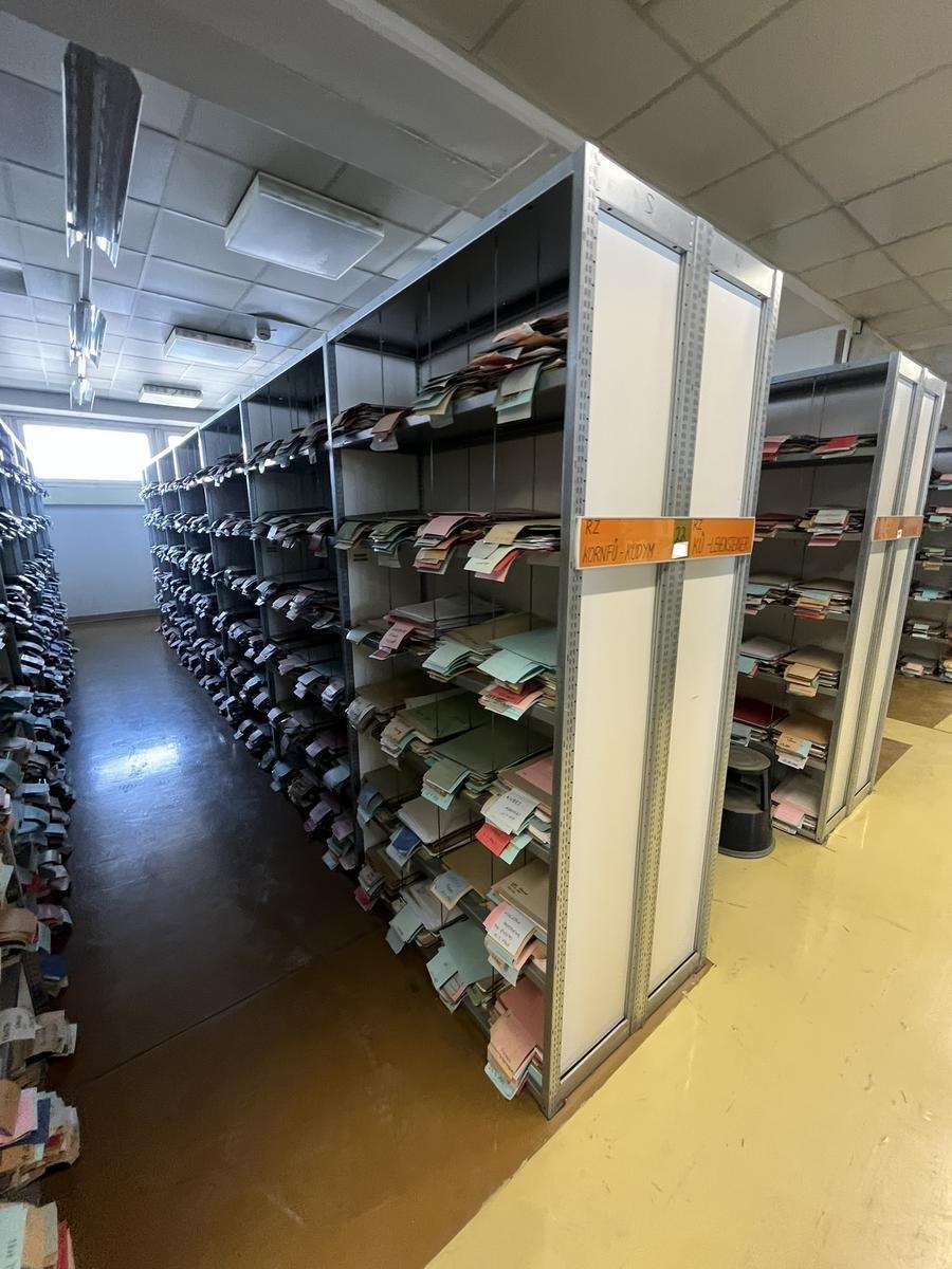 8.4 Laufmeter Doppelregale 40/40 breit, 225 cm hoch 6 Fachebene?d=2026-03-10 22:40:42