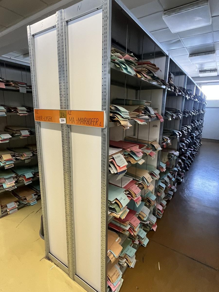 8.4 Laufmeter Doppelregale 40/40 breit, 225 cm hoch 6 Fachebene