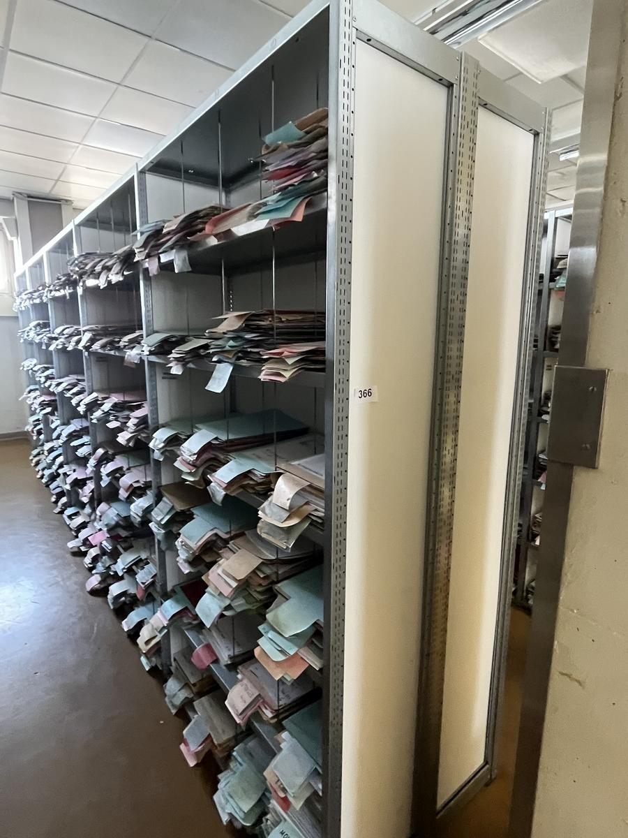 8.4 Laufmeter Doppelregale 40/40 breit, 225 cm hoch 6 Fachebene