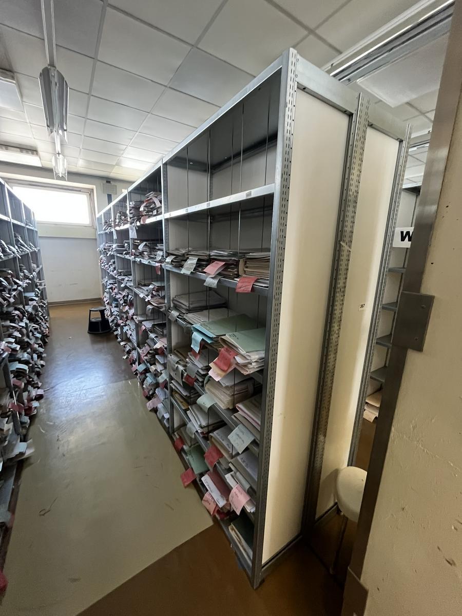 8.4 Laufmeter Doppelregale 40/40 breit, 225 cm hoch 6 Fachebene?d=2026-03-10 22:32:29