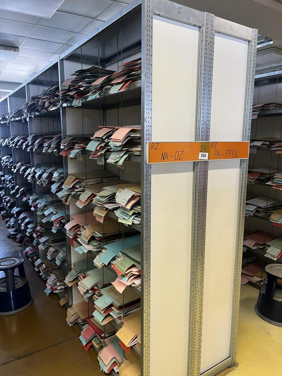 8.4 Laufmeter Doppelregale 40/40 breit, 225 cm hoch 6 Fachebene?d=2026-03-10 22:32:22