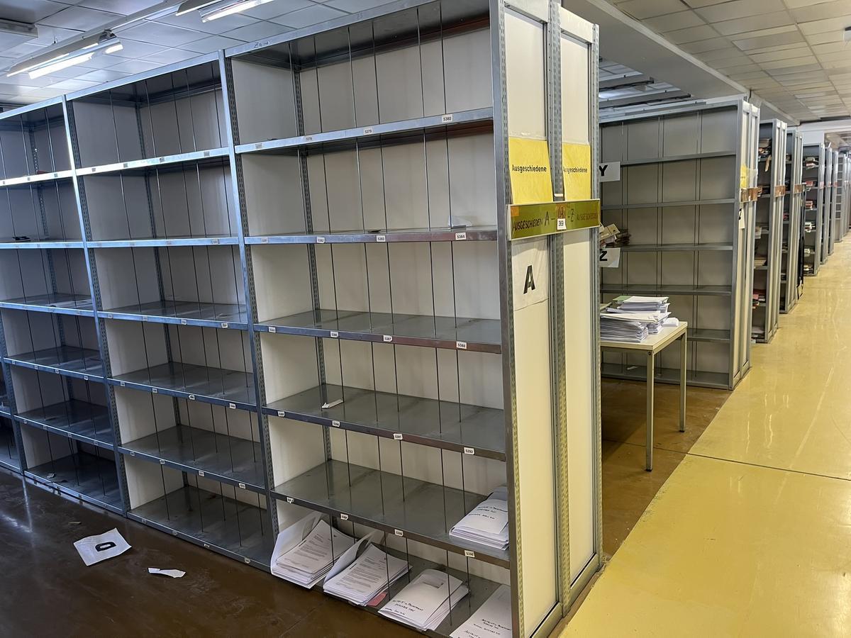 8.4 Laufmeter Doppelregale 40/40 breit, 225 cm hoch 6 Fachebene?d=2026-03-10 22:35:29