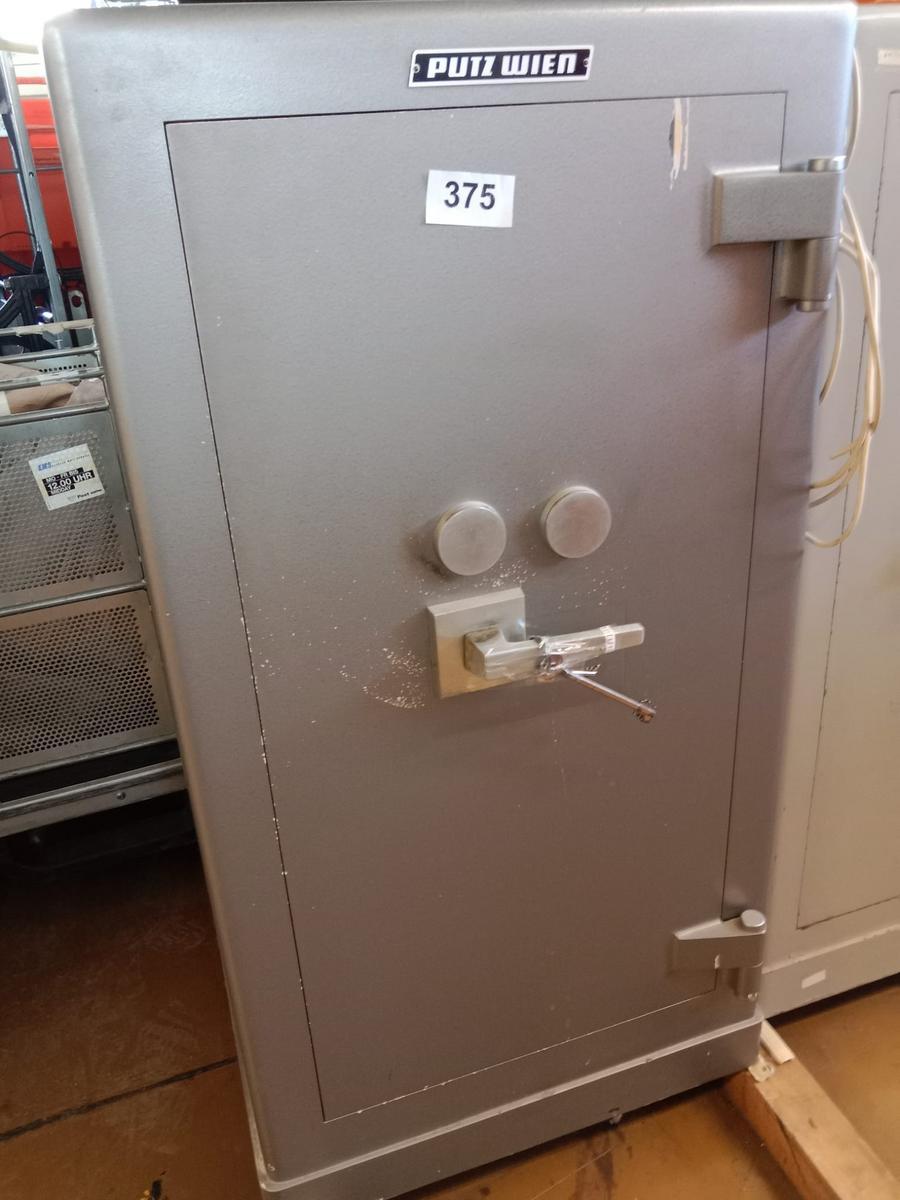 SAFE PUTZ ca. 63/55/120 cm mit Schl&uuml;ssel - Abtransport per Lift auf Palette?d=2026-03-10 22:34:01