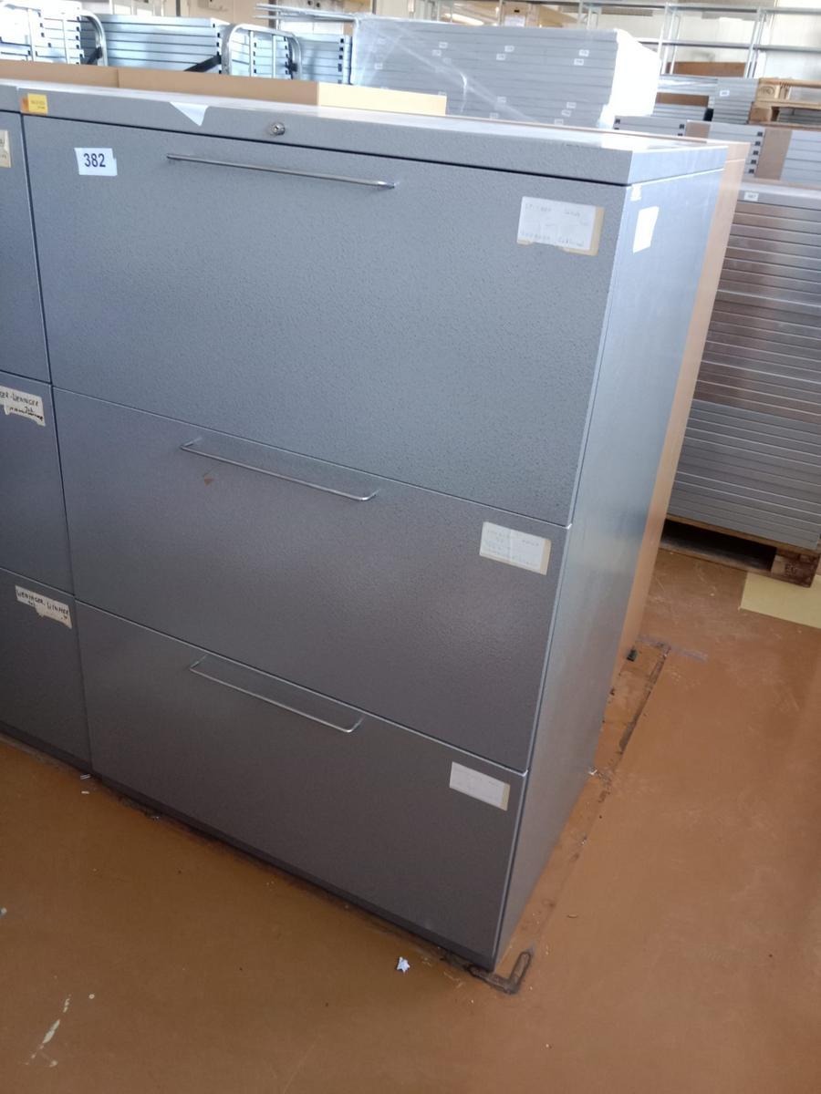 Blechladenschrank 92/64/135 cm?d=2026-03-10 22:34:01