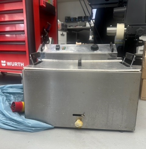 Fritteuse ca. 12 - 15 Liter, 53x46x100cm, vermutlich defekt?d=2026-03-12 20:48:25