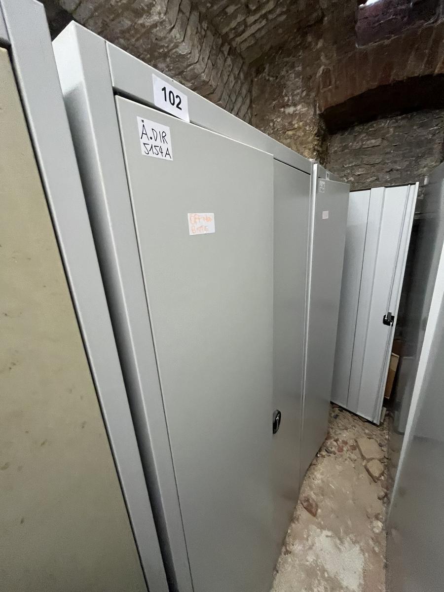 Metallschrank mit Doppelt&uuml;re, Breite 80cm, H&ouml;he 195cm, Tiefe 40cm?d=2026-03-13 22:37:36