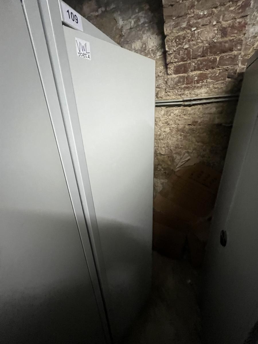 Metallschrank mit Doppelt&uuml;re, Breite 80cm, H&ouml;he 195cm, Tiefe 40cm?d=2026-03-13 21:28:10