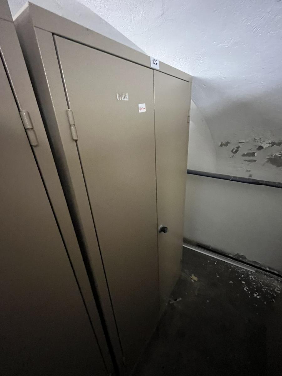 Metallschrank mit Doppelt&uuml;re, Breite 95cm, H&ouml;he 185cm, Tiefe 40cm?d=2026-03-13 22:37:32