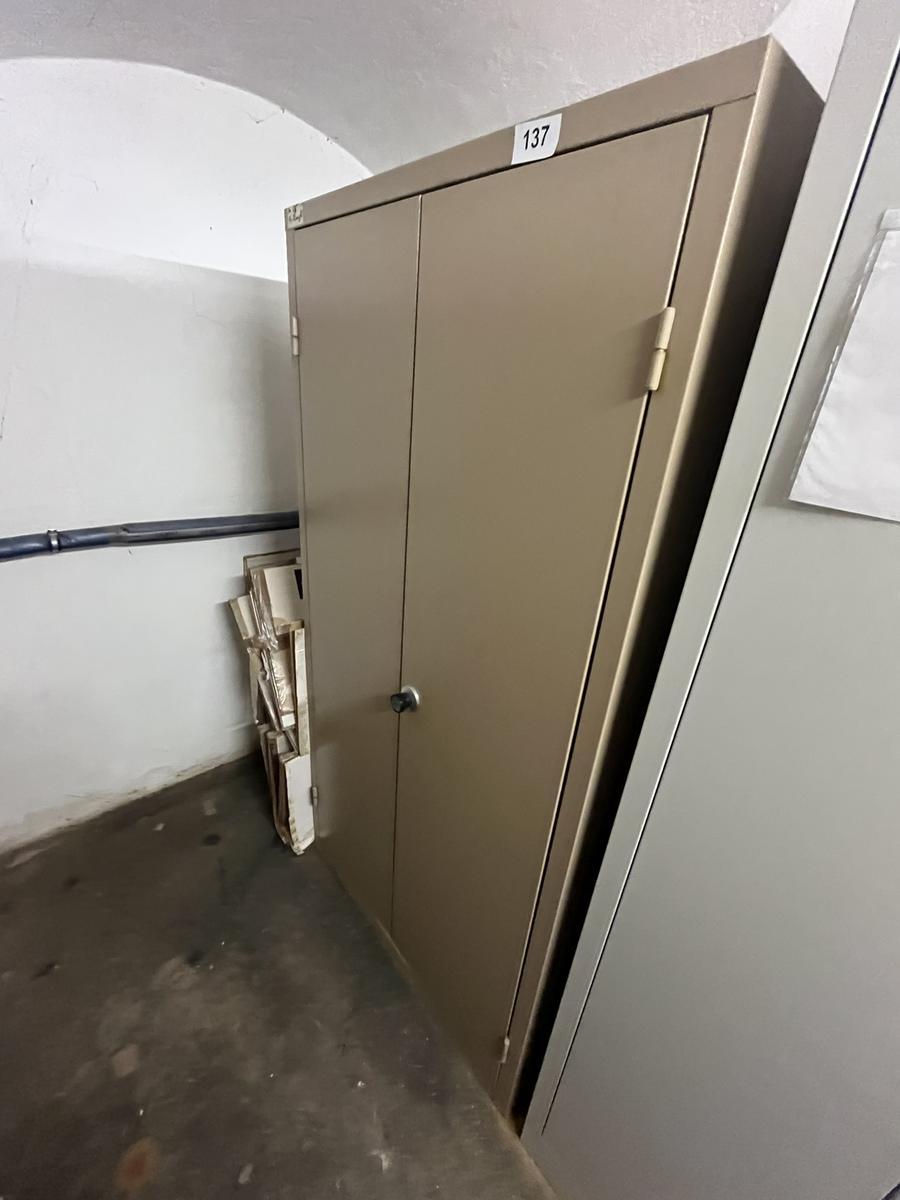 Metallschrank mit Doppelt&uuml;re, Breite 95cm, H&ouml;he 185cm, Tiefe 40cm?d=2026-03-13 21:28:12