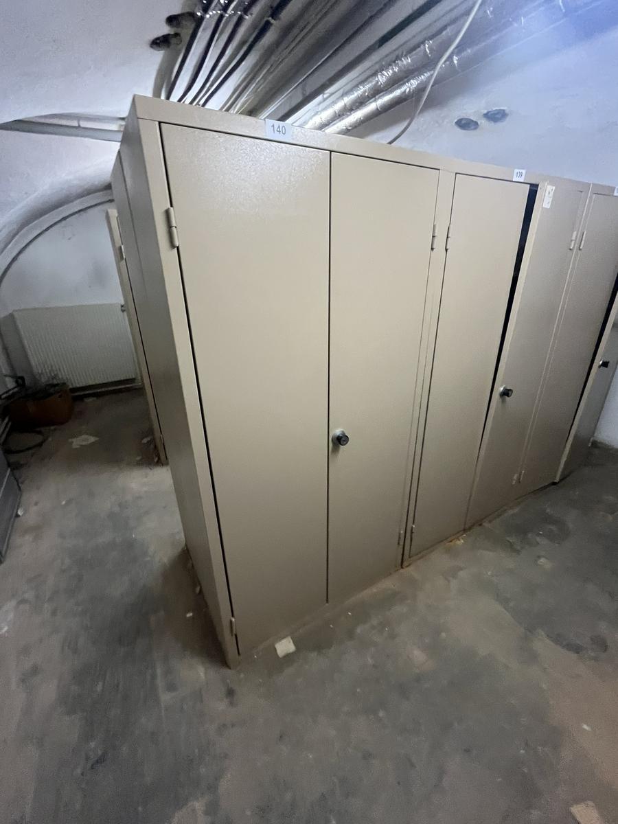 Metallschrank mit Doppelt&uuml;re, Breite 95cm, H&ouml;he 185cm, Tiefe 40cm