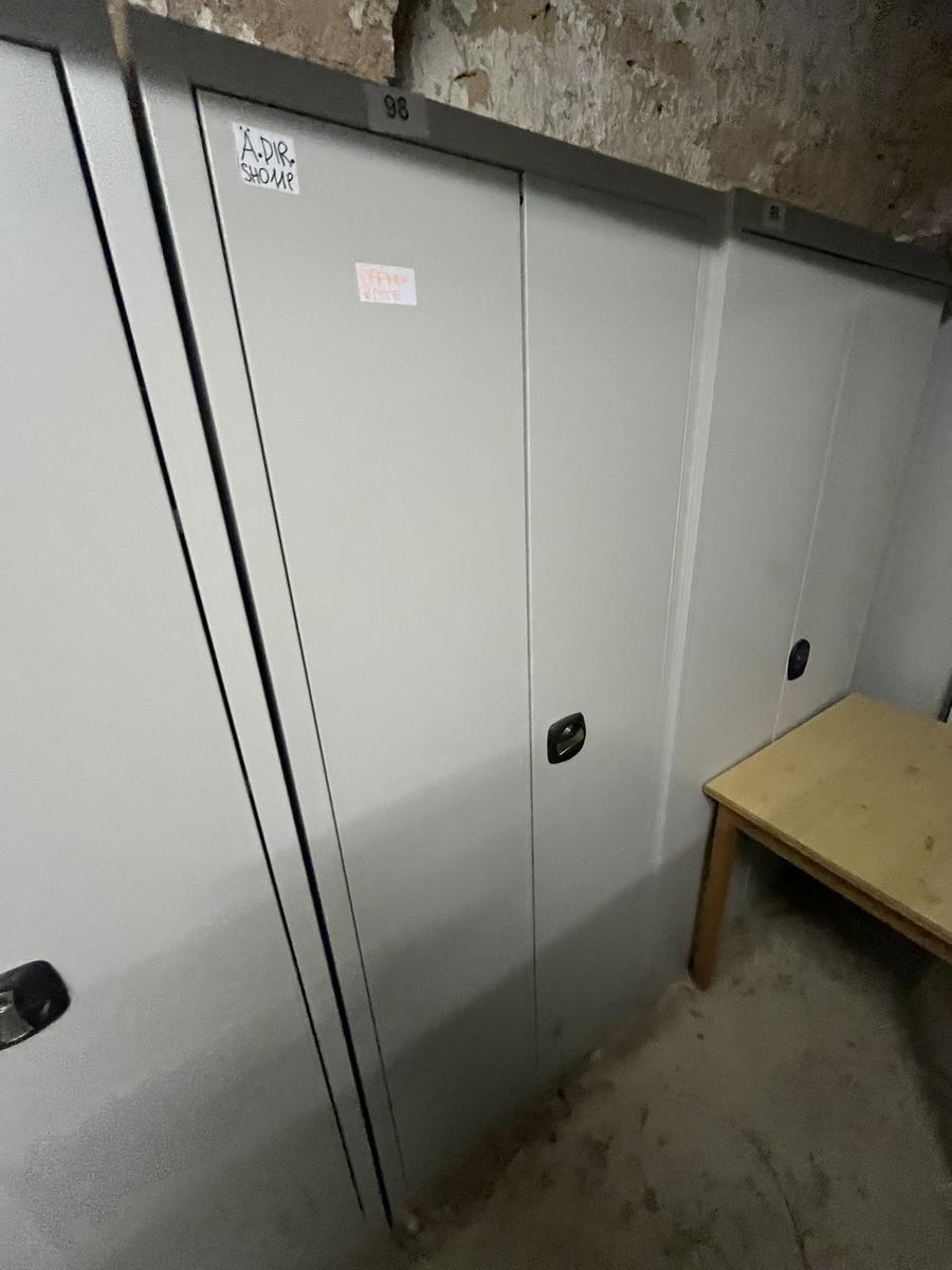 Metallschrank mit Doppelt&uuml;re, Breite 80cm, H&ouml;he 195cm, Tiefe 40cm?d=2026-03-13 22:39:01