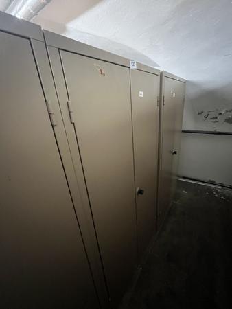 Metallschrank mit Doppelt�re, Breite 95cm, H�he 185cm, Tiefe 40cm