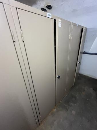 Metallschrank mit Doppelt�re, Breite 95cm, H�he 185cm, Tiefe 40cm