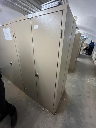 Metallschrank mit Doppelt�re, Breite 95cm, H�he 185cm, Tiefe 40cm