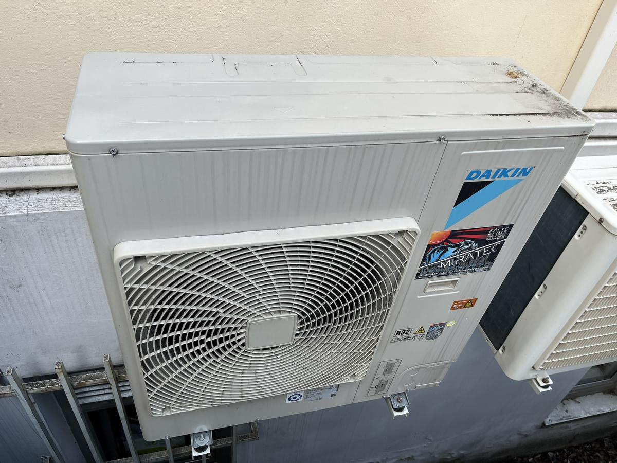 FUJITSU Splitklimager&auml;t Bj.2023 DAIKIN RZA3412M7V1B