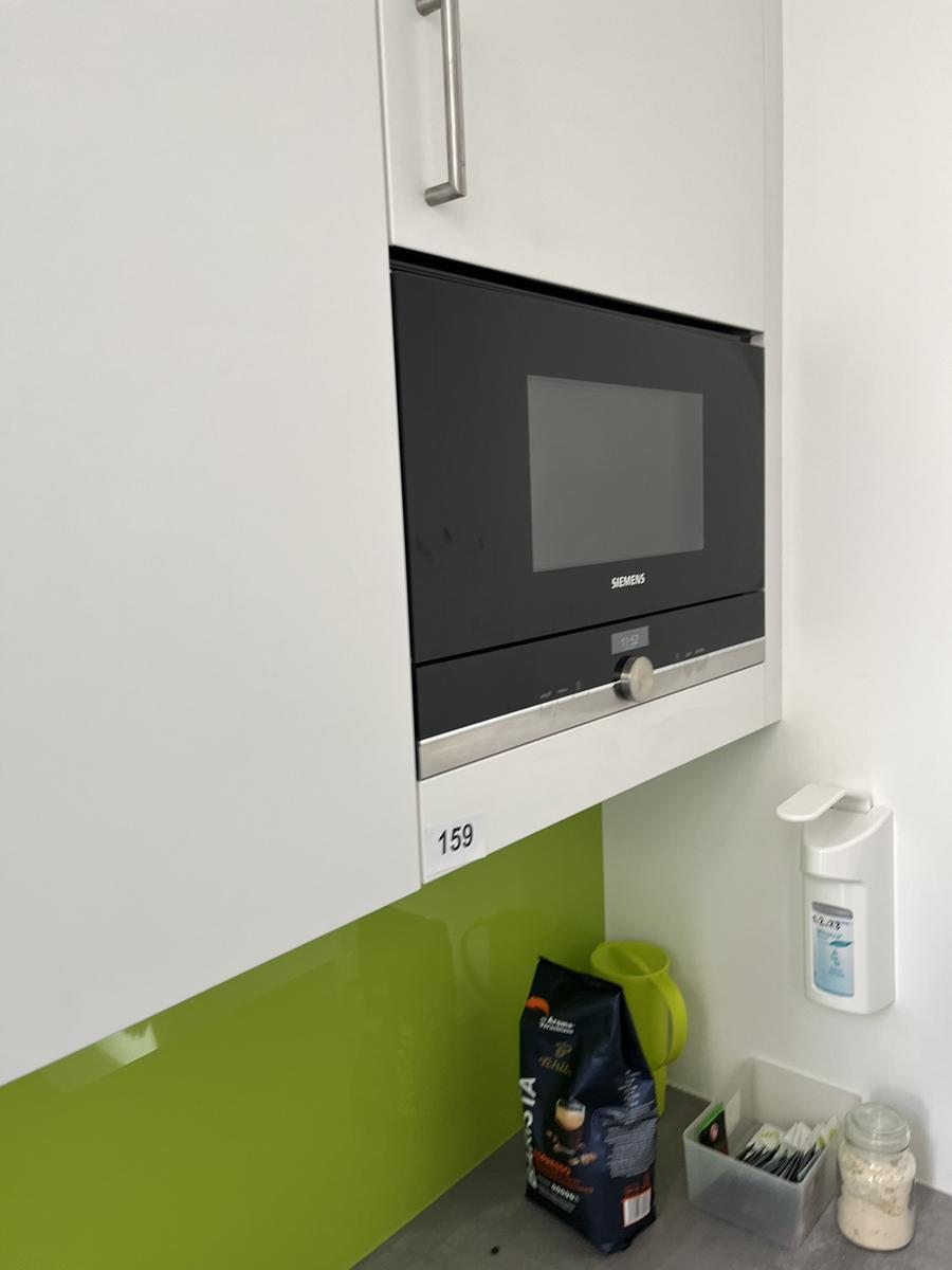 K&uuml;chenblock, mit Ger&auml;ten, ca. 190cm lang, mit H&auml;ngeschr&auml;nken und Sp&uuml;le?d=2026-03-13 21:28:11