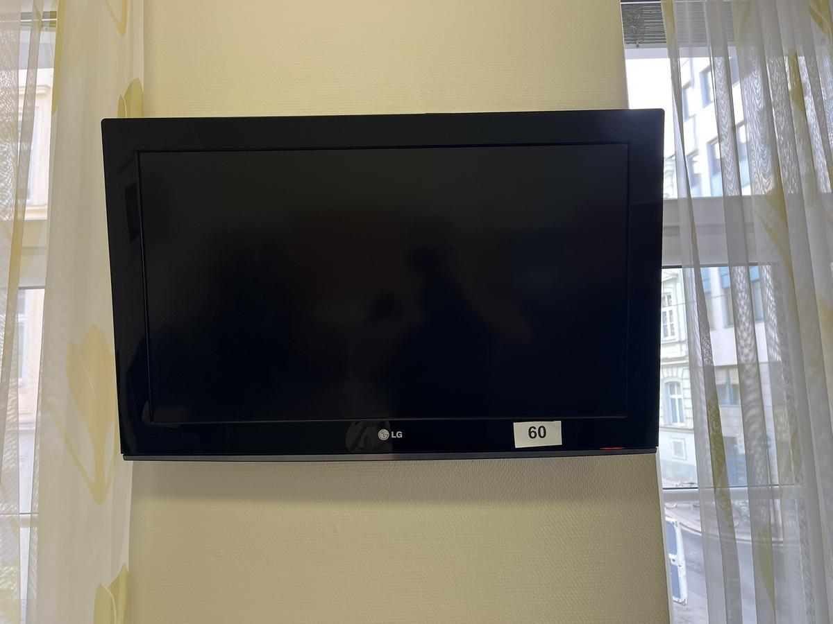 LG TV Ger&auml;t, mit Wandhalterung, Diagonale 80cm?d=2026-03-13 21:28:34
