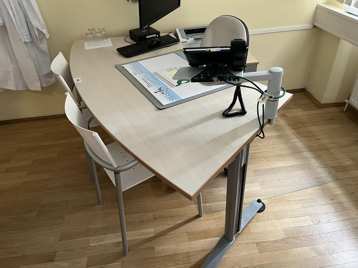 Schreibtisch, geschwungen, ca. 190x80cm?d=2026-03-13 22:41:22