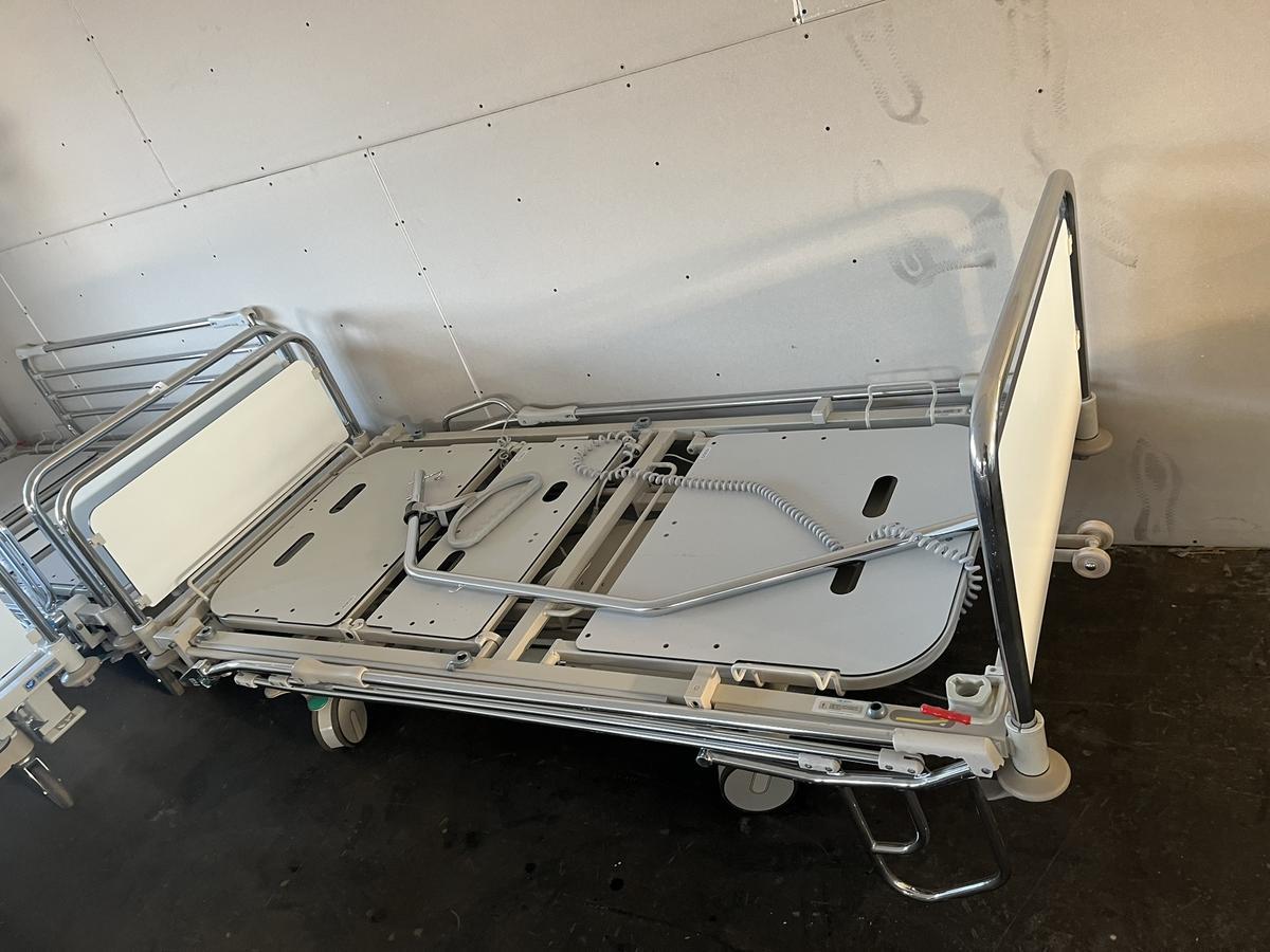 HILL ROM Kranken-, Pflegebett elektrisch verstellbar mit Rollen