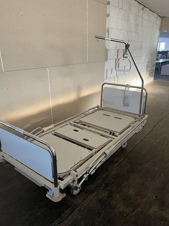 HILL ROM Kranken-, Pflegebett elektrisch verstellbar mit Rollen