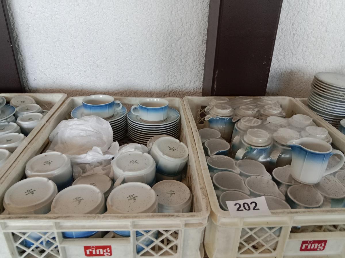 Gro&szlig;posten Kaffee- bzw. Teegeschirr, blau/wei&szlig;