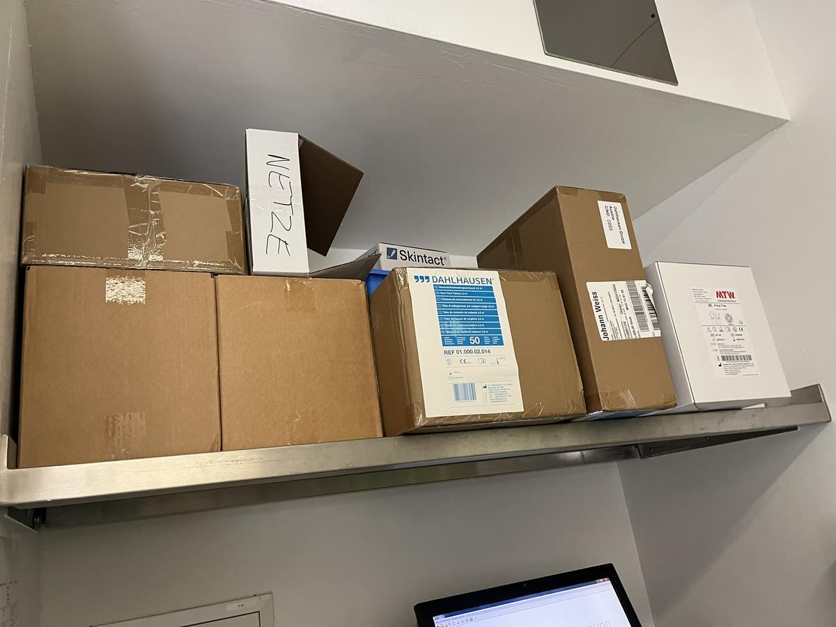 Kiefer Edelstahlregal, 145x65cm - 2 Stk.?d=2026-03-23 20:20:53