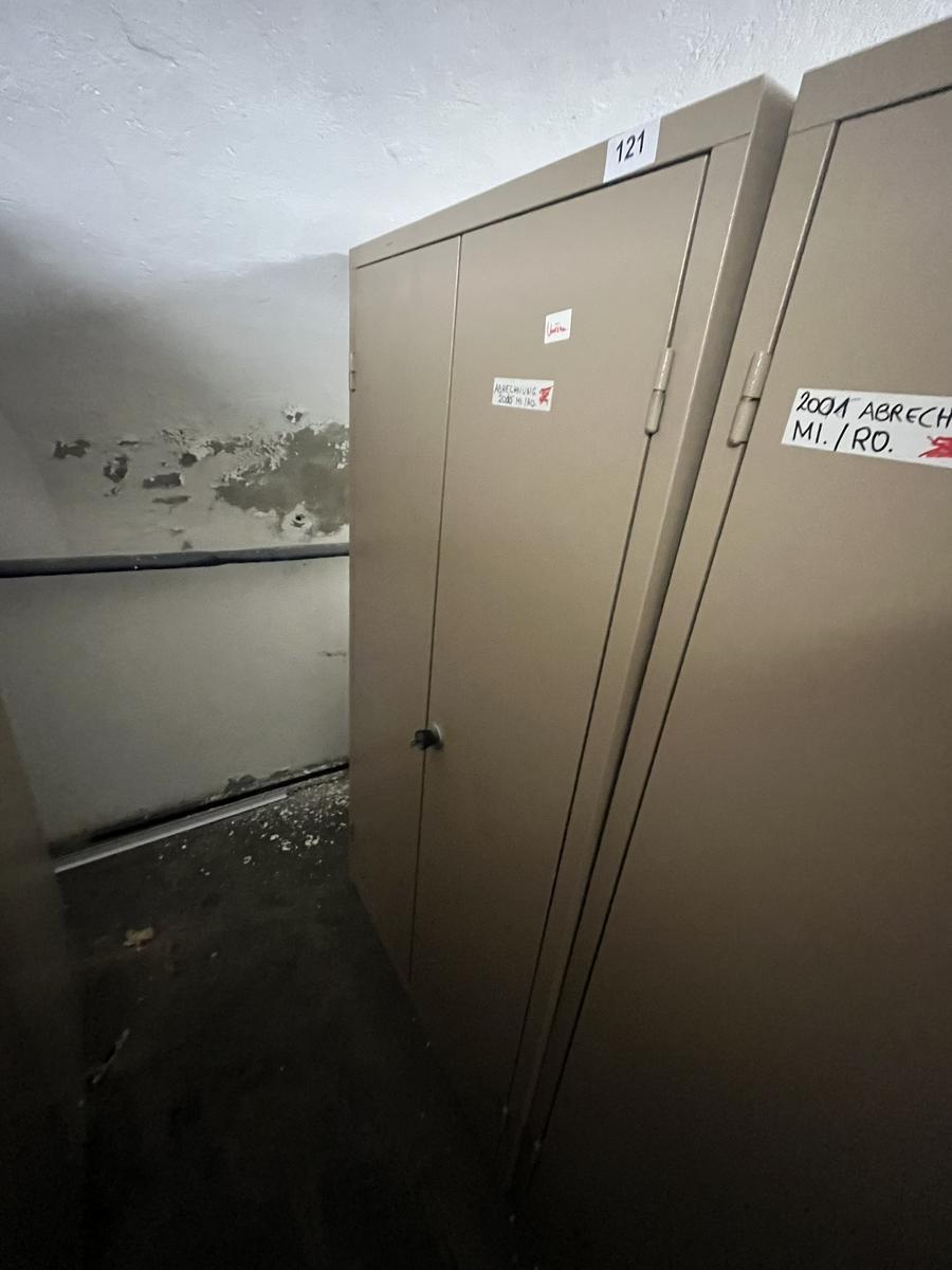 Metallschrank mit Doppelt&uuml;re, Breite 95cm, H&ouml;he 185cm, Tiefe 40cm?d=2026-03-23 20:22:19