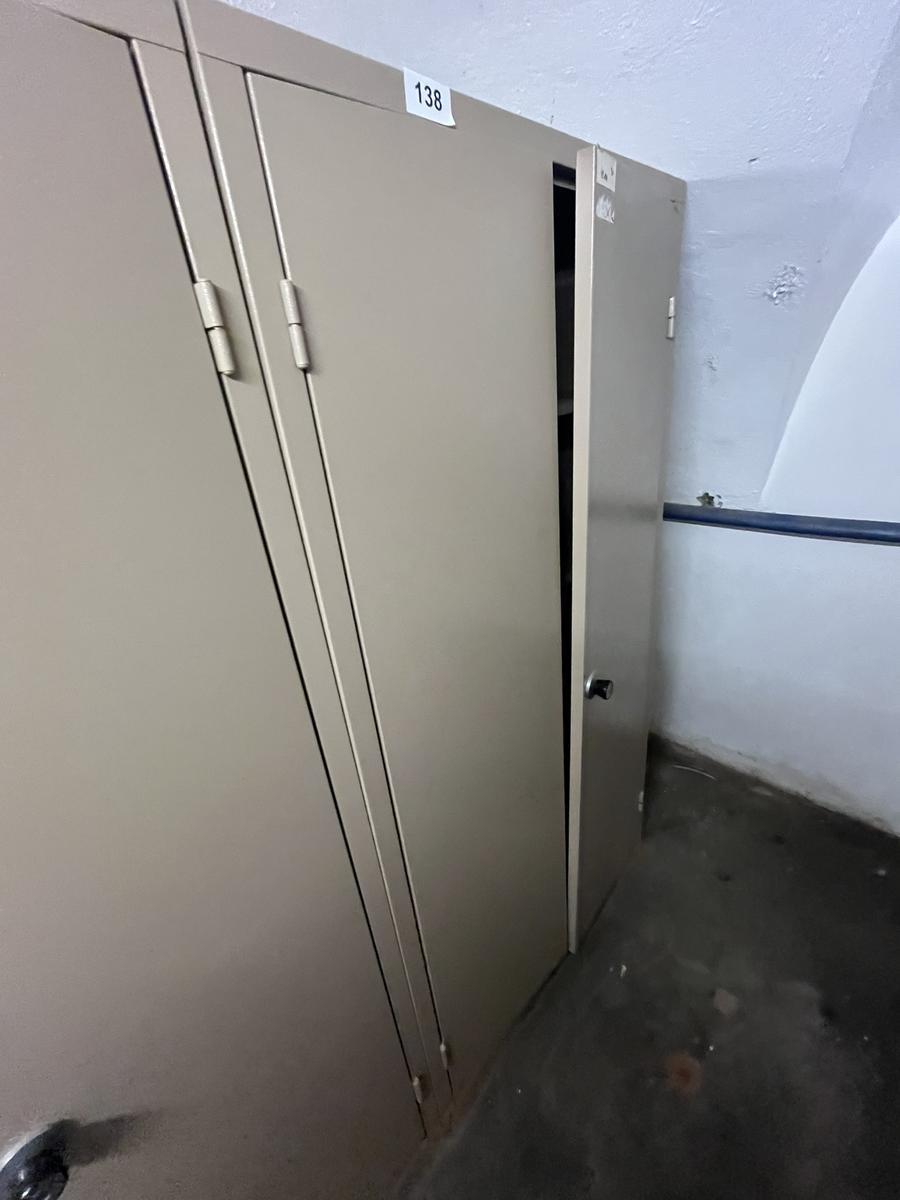 Metallschrank mit Doppelt&uuml;re, Breite 95cm, H&ouml;he 185cm, Tiefe 40cm?d=2026-03-23 20:20:37