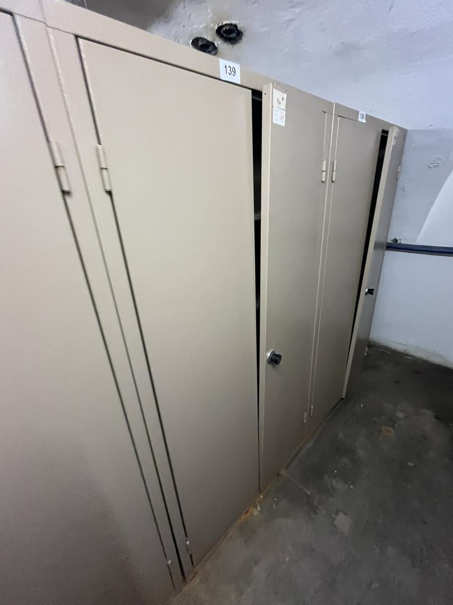 Metallschrank mit Doppelt&uuml;re, Breite 95cm, H&ouml;he 185cm, Tiefe 40cm