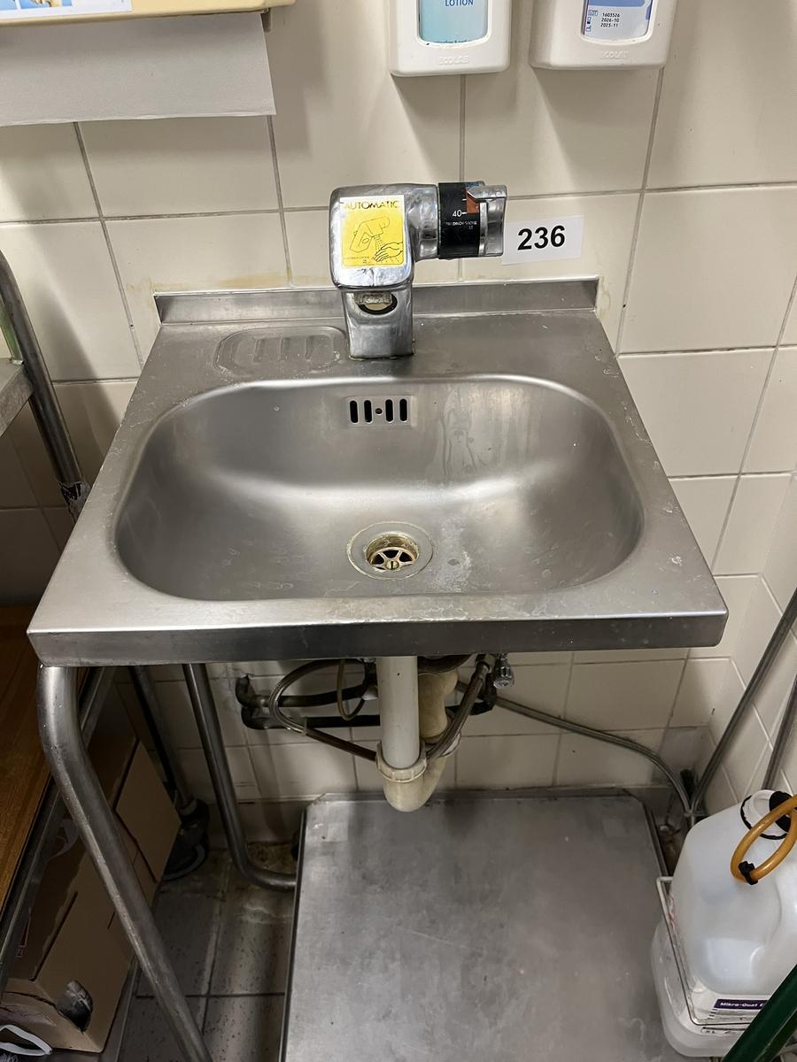 Handwaschbecken ber&uuml;hrunglos mit Armatur 40/40/110 cm?d=2026-03-23 22:21:18