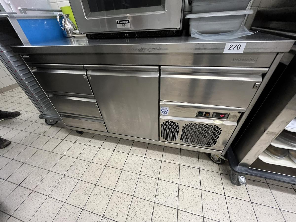 Edelstahl Arbeitstisch mit K&uuml;hlladen?d=2026-03-23 22:19:09