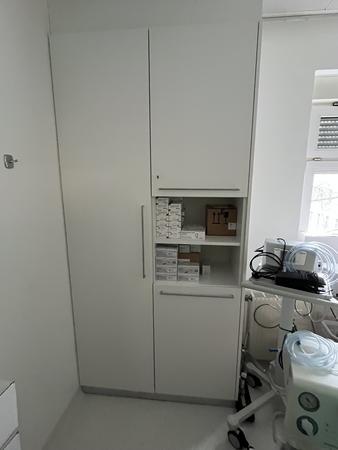 Aktenschrank in Holz, Doppelt�re, 120x45x265cm