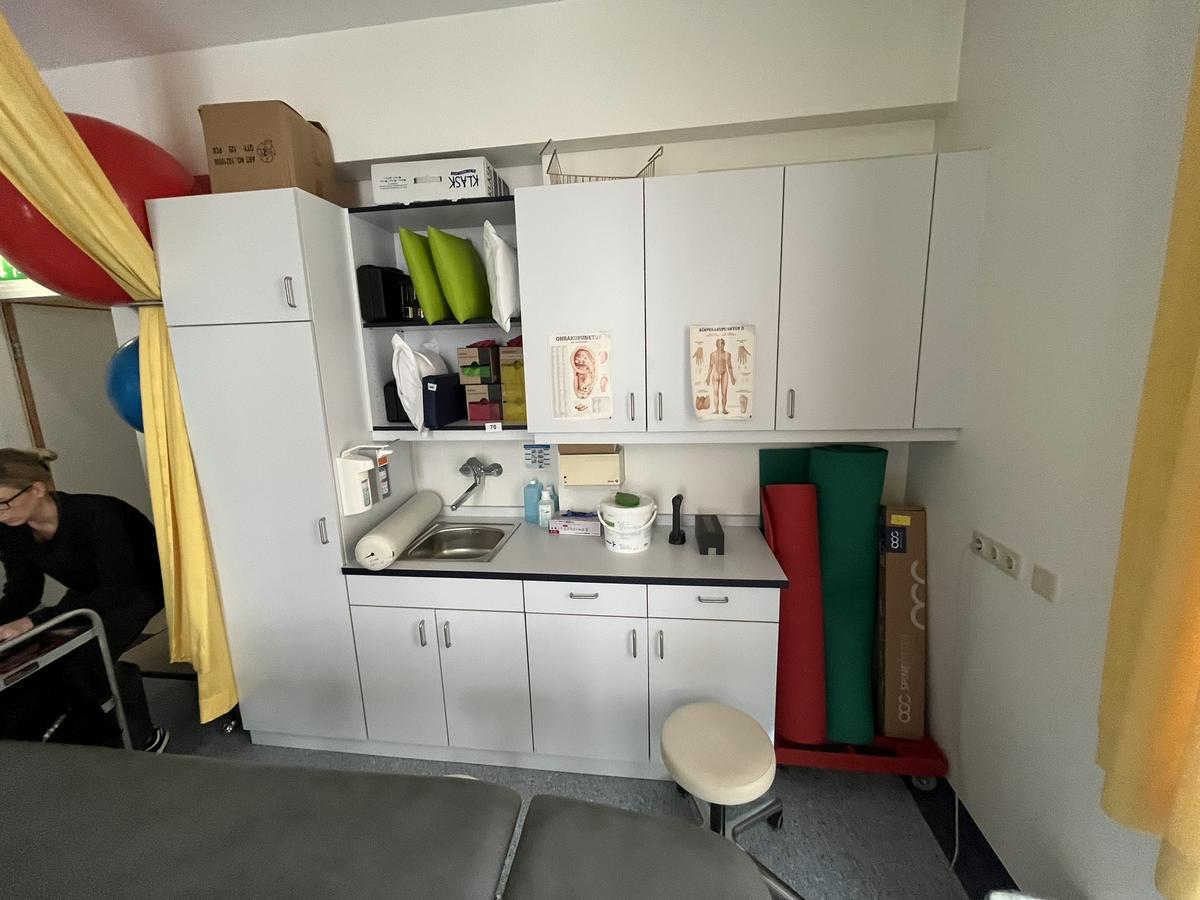 Schrankmodul, K&uuml;chenblock, 3 Laufmeter, mit Sp&uuml;le, ohne Elektroger&auml;te, mit H&auml;ngeschr&auml;nken?d=2026-03-23 23:04:13