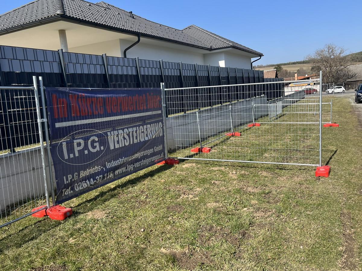 30 Stk. Bauzaunelemente ca. 350x200cm, verzinkt,fabriksneu, 30 Sockelsteine?d=2026-04-07 23:34:24