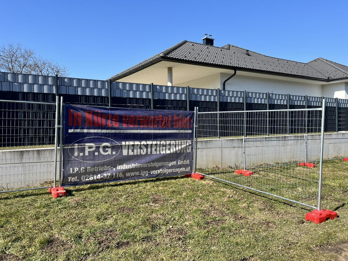 30 Stk. Bauzaunelemente ca. 350x200cm, verzinkt,fabriksneu, 30 Sockelsteine?d=2026-04-07 23:34:26